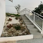 לינה וארוחת בוקר Perbos 1556 4*