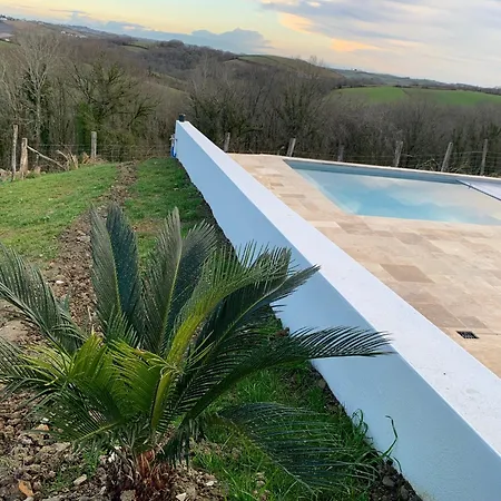 ベッド・アンド・ブレックファスト Perbos 1556