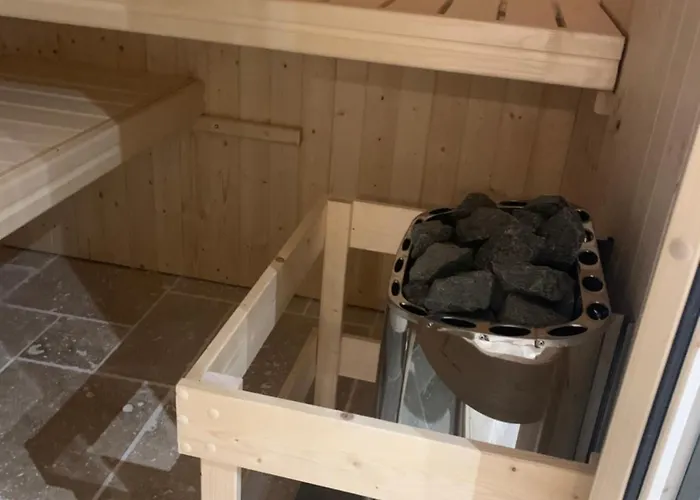 לינה וארוחת בוקר Perbos 1556 4*