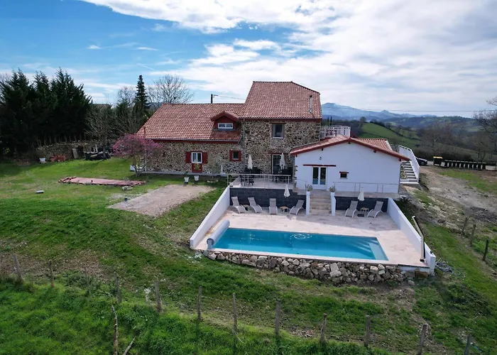 לינה וארוחת בוקר Perbos 1556 4*