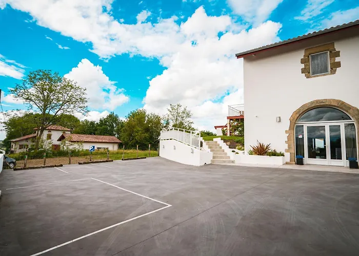 Perbos 1556 לינה וארוחת בוקר La Bastide-Clairence